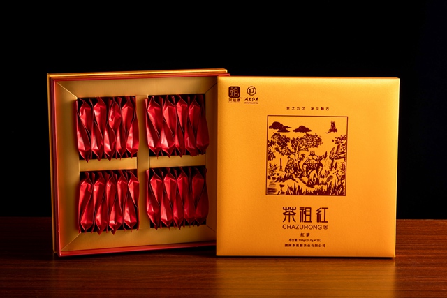 红茶 方 黄礼盒 (1).jpg