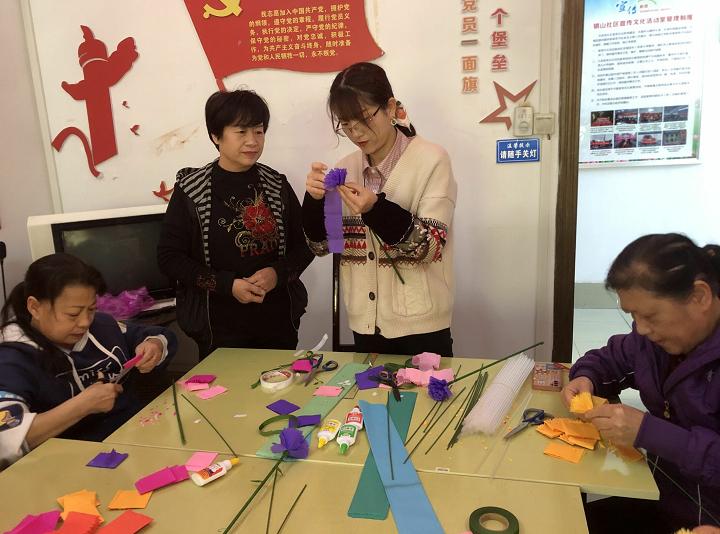 银山社区巾帼心向党快乐每一天手工diy活动